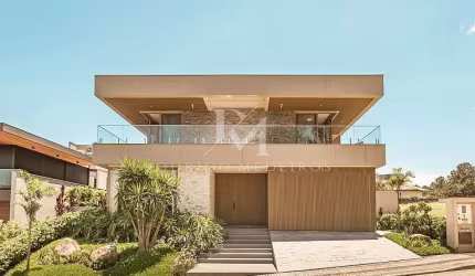Casa 4 Dormitórios (3 Suítes), Piscina - Cacupé - Florianópolis/SC