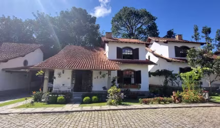 Casa em Condominio, excelente localização, super tranquilo, seguro.