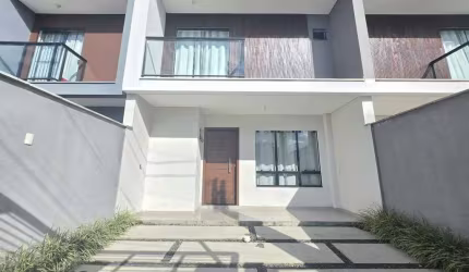 Sobrado Geminado à venda, 3 quartos, 1 suíte, 2 vagas, Iririú - Joinville/SC
