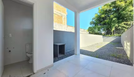 Sobrado Geminado à venda, 3 quartos, 1 suíte, 2 vagas, Iririú - Joinville/SC