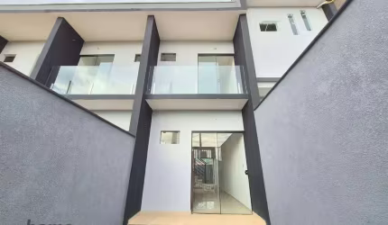 Sobrado Geminado à venda, 2 quartos, 2 suítes, 1 vaga, Petrópolis - Joinville/SC