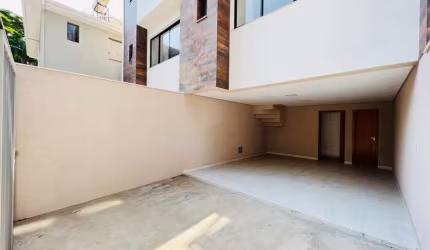 Casa Triplex - 03 qts. - 01 suíte - 04 vg. - 200m² - R$895K
