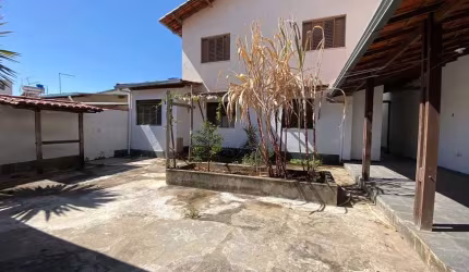 Casa 4 quartos - 3vagas -  Á venda no Planalto, Belo Horizonte