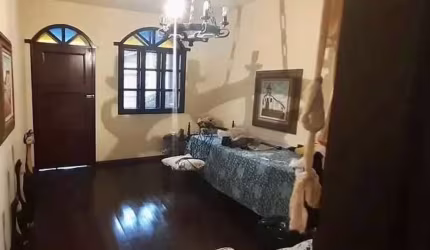 Casa 360m² - OPORTUNIDADE - 3 qt. 1 suíte. 2 vg  - R$ 650K
