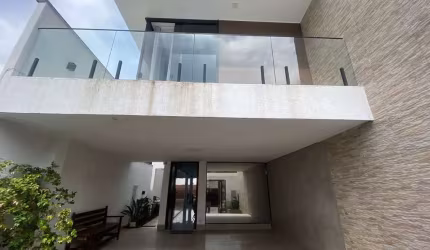 Casa - 225m² Alto Luxo - 03 - qts. - 02 suítes - 04 banheiros - 02 vgs. - R$ 1.4 Mi