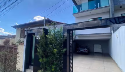 Casa Triplex Geminada de Alto Padrão - 03 qts. - 01 suíte - 04 vagas - R$895K