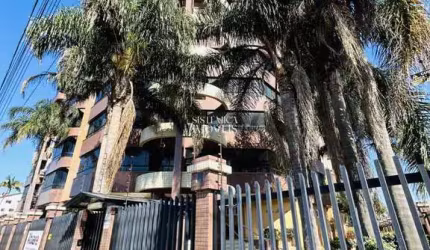 Apartamento amplo com sacada, 4 dormitórios e 2 vagas, Marechal Rondom em Canoas!