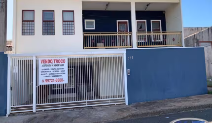 Casa com 4 quartos à venda na Rua Hernani Frangipani, Professor José Augusto da Silva Ribeiro, Marília, 240 m2 por R$ 400.000