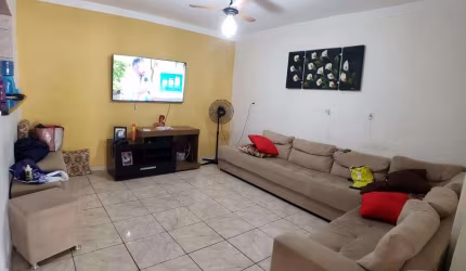Casa com 3 quartos à venda na Rua Guararapes, Jardim Monte Castelo, Marília, 190 m2 por R$ 350.000