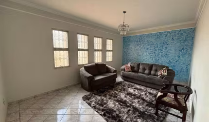 Casa com 3 quartos à venda na Rua Pedro Martins, Jardim Parati, Marília, 203 m2 por R$ 500.000