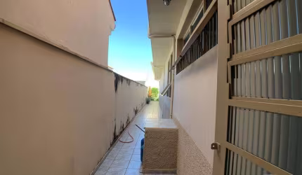 Casa com 3 quartos à venda na Rua Francisco José Capelini, Jardim Aeroporto, Marília, 216 m2 por R$ 790.000