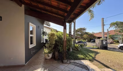 Casa em condomínio fechado com 3 quartos à venda na Rua Santa Helena, Jardim Estoril, Marília, 248 m2 por R$ 900.000