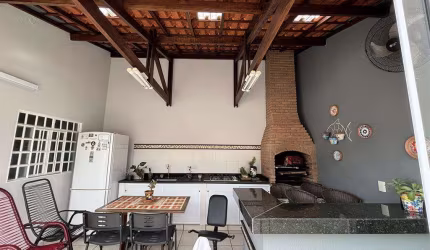 Casa com 3 quartos à venda na Rua Coronel Siqueira Reis, Jardim Estoril, Marília, 290 m2 por R$ 820.000