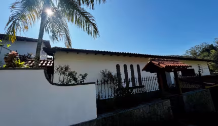 Linda casa na Saldanha Marinho.