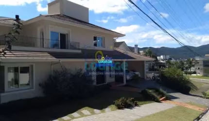 Casa em condomínio fechado com 4 quartos, 3 suítes, à venda em Cacupé - CAC4CC2646