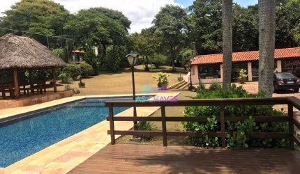 Vende se e Aluga se Chácara no Caxambu com baias, piscina, pomar,  5250m²  A.T.