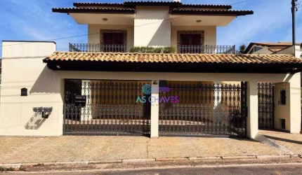 Casa à Venda Jardim Primavera em Itupeva SP  3 Quartos - 3 Vagas - Área Gourmet  -  R$ 900.000  - aceita financiamento -  permuta c chac com piscina