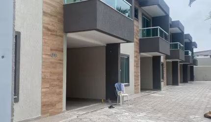 Casa em condomínio fechado com 3 quartos à venda na Avenida Amarílio Thiago dos Santos, 2, Vila Praiana, Lauro de Freitas por R$ 450.000
