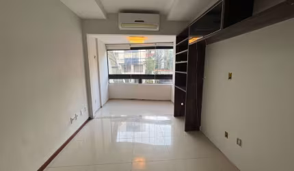 Apartamento 3 Quartos para Venda em Salvador, Costa Azul, 3 dormitórios, 1 suíte, 3 banheiros, 1 vaga