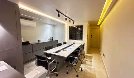 SALA TODA COMPLETA COM PROJETADOS E MOBILIA