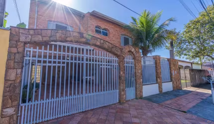 Casa à venda com 04 quartos , 01 suíte com hidromassagem, portão eletrônico-248 m²- Residencial San