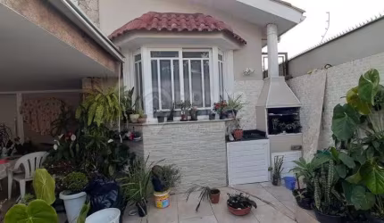 Casa à venda no Bairro Planalto Paulista 5 dormitórios com piscina