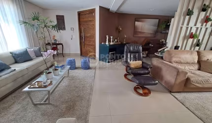 Casa Térrea à Venda Planalto Paulista 3 Suítes, 3 Vagas, Linda, Isolada, 10 x 28