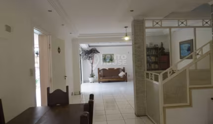 Casa à Venda no Planalto Paulista, 3 Suítes e 3 Vagas, Oportunidade, 8 x 20