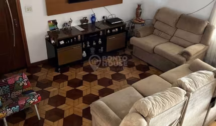 Sobrado à venda no bairro Vila Gumercindo 3 dormitórios, 3 banheiros e 2 vagas