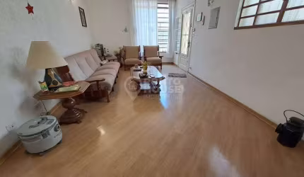 Casa à Venda no bairro Mirandópolis 3 Dormitórios, 2 Vagas, Próxima Praça Árvore