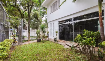 Casa à Venda no bairro Planalto Paulista 4 Dormitórios, 5 Vagas, Ampla, 257 m²