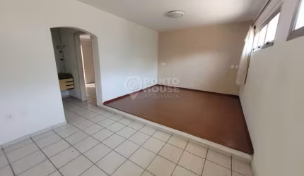 Casa à Venda no bairro Planalto Paulista, 3 Dormitórios, 2 Vagas, Vaga