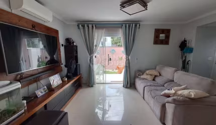 Casa à Venda no bairro Planalto Paulista, 3 Dormitórios, 4 Vagas, Ensolarada