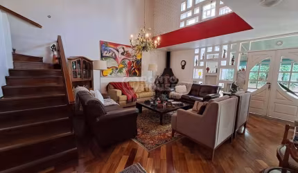 Casa à Venda no bairro Brooklin 3 Dormitórios, 2 Vagas, Diferenciada, 288 m²