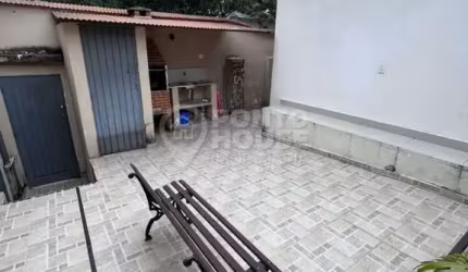 Casa térrea á venda com 04 apartamentos, 06 wc's, 04 vagas em Vila Mariana