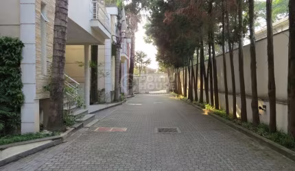 Casa em Condomínio à Venda no bairro Planalto Paulista 3 Suítes, 4 Vagas e Lazer