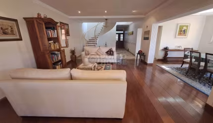 Casa à Venda Planalto Paulista, 4 Suítes, 5 Vagas e Quintal, Aceita Permuta