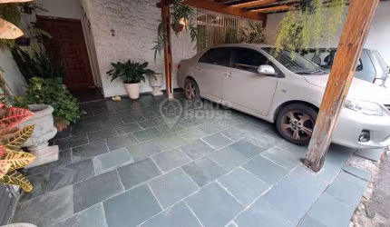 Casa de Vila à Venda no Planalto Paulista 3 Dormitórios, 3 Vagas Paralelas