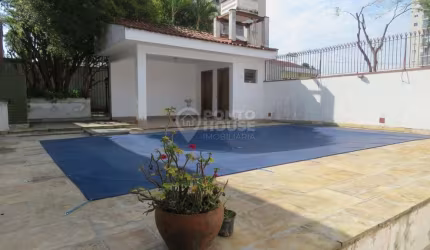 Casa térrea, 3 dormitóiros, 2 suítes, 2 vagas, espaço gourmet, piscina