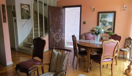 Casa à Venda no bairro Planalto Paulista 3 Dormitórios, 4 Vagas, Amplo Quintal