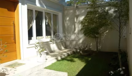 Casa à Venda no bairro Planalto Paulista, 3 Dormitórios, 3 Vagas, Junto à Moema