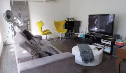 Casa à Venda no bairro Planalto Paulista 3 Dormitórios, 2 Vagas, Junto à Moema