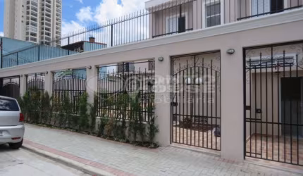 Casa em condomínio fechado bairro Sacomã 3 dorm 1 suite 4 vagas e deposto na garagem