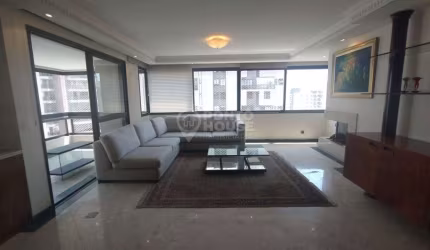Apartamento de 162m² à venda em Moema com 3 suítes, cozinha planejada e 3 vagas