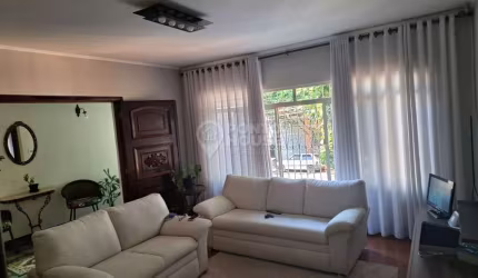 Sobrado à venda no bairro Ipiranga de 3 dormitórios, 5 banheiros e 5 vagas