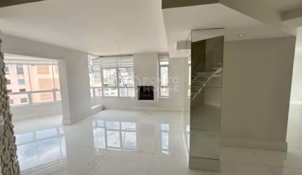 Corbetura duplex na Vila Nova Conceição com 3 dormitórios, 2 banheiros e 4 vagas