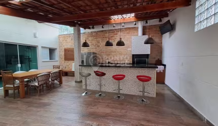 Casa à Venda no bairro Planalto Paulista, 3 Suítes, 4 Vagas, Bom Espaço Gourmet