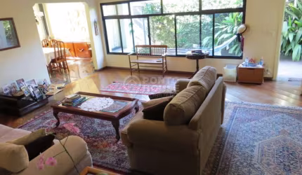 Casa à Venda no Planalto Paulista 4 Suítes e 5 Vagas, Muito Espaço e Conforto