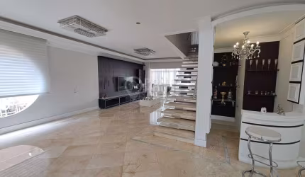 Casa à Venda no bairro Jardim da Saúde 3 Suítes, 3 Vagas, Piscina, Permuta