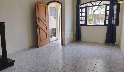 Sobrado à venda no bairro Ipiranga de 2 dormitórios, terraço e living
